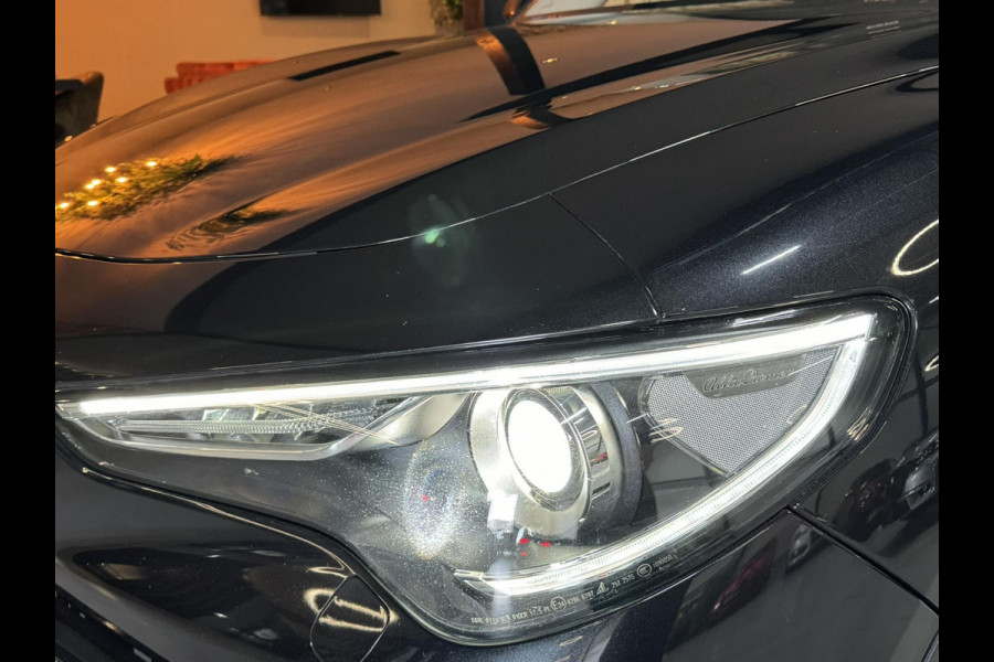Alfa Romeo Stelvio 2.0 T AWD Super Garantie 280 PK Memory StuurVW StoelVW Elek Achterklep Leder PDC Led Cruise Clima Navi Rijklaar