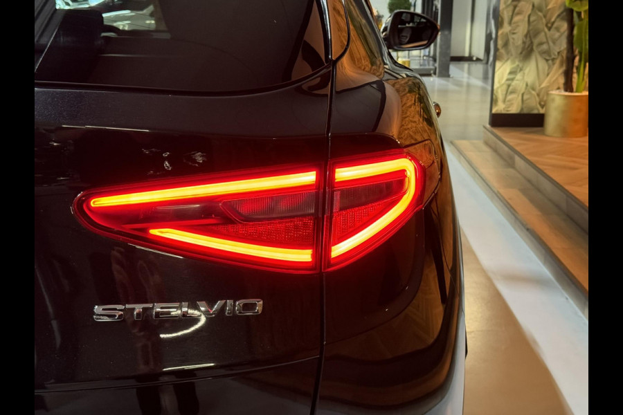 Alfa Romeo Stelvio 2.0 T AWD Super Garantie 280 PK Memory StuurVW StoelVW Elek Achterklep Leder PDC Led Cruise Clima Navi Rijklaar