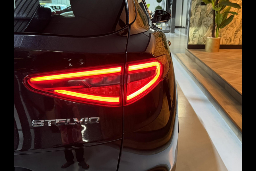 Alfa Romeo Stelvio 2.0 T AWD Super Garantie 280 PK Memory StuurVW StoelVW Elek Achterklep Leder PDC Led Cruise Clima Navi Rijklaar