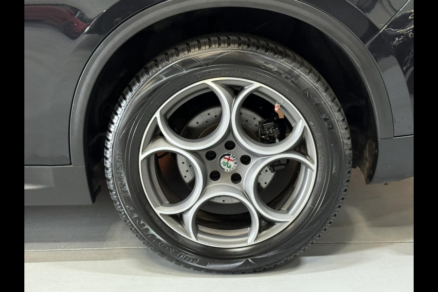 Alfa Romeo Stelvio 2.0 T AWD Super Garantie 280 PK Memory StuurVW StoelVW Elek Achterklep Leder PDC Led Cruise Clima Navi Rijklaar