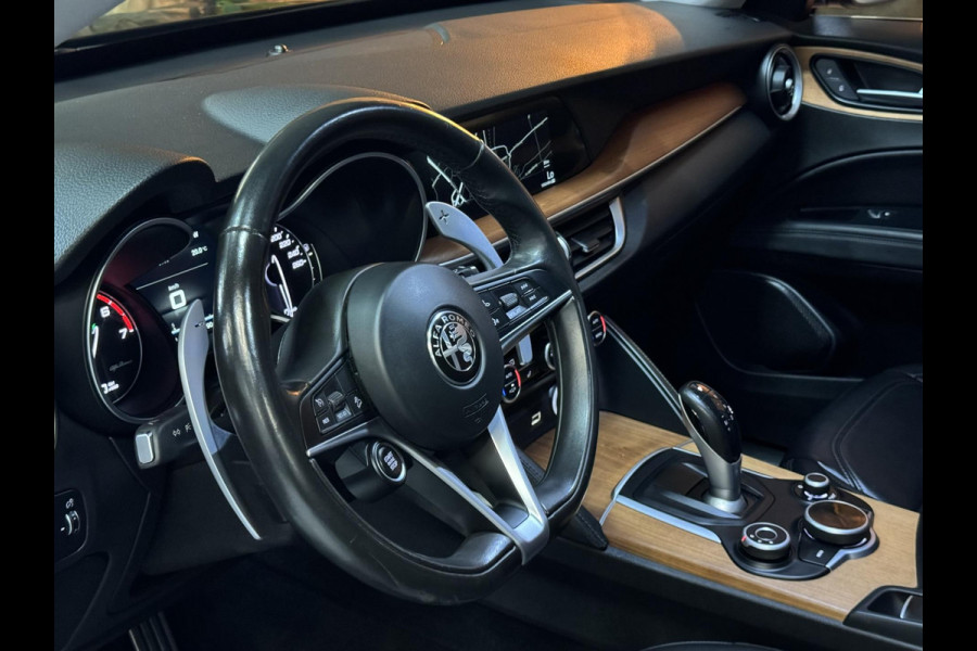Alfa Romeo Stelvio 2.0 T AWD Super Garantie 280 PK Memory StuurVW StoelVW Elek Achterklep Leder PDC Led Cruise Clima Navi Rijklaar