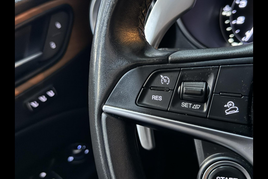 Alfa Romeo Stelvio 2.0 T AWD Super Garantie 280 PK Memory StuurVW StoelVW Elek Achterklep Leder PDC Led Cruise Clima Navi Rijklaar