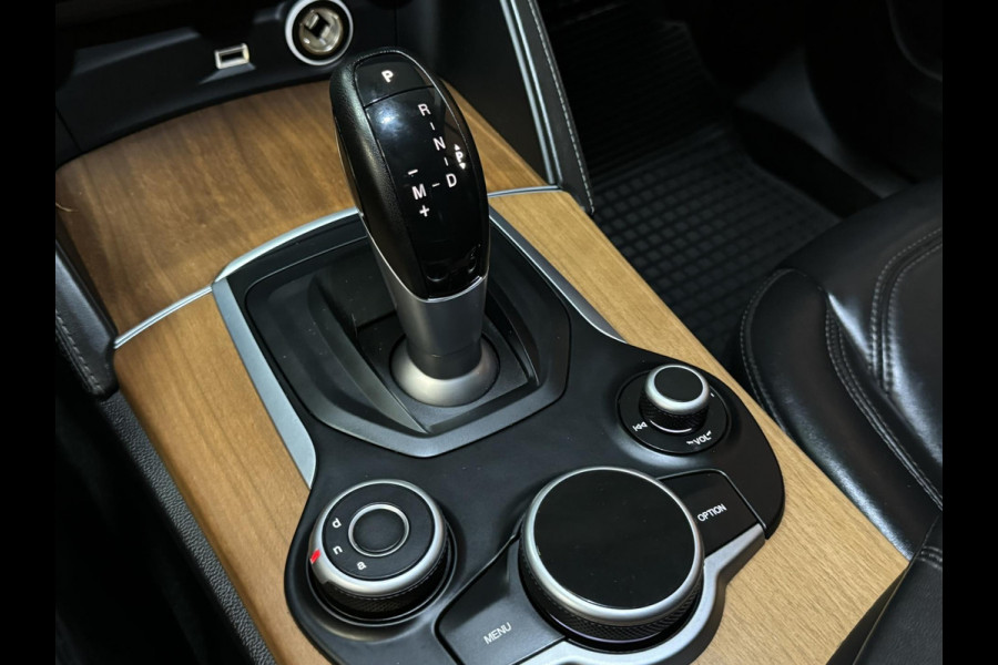 Alfa Romeo Stelvio 2.0 T AWD Super Garantie 280 PK Memory StuurVW StoelVW Elek Achterklep Leder PDC Led Cruise Clima Navi Rijklaar