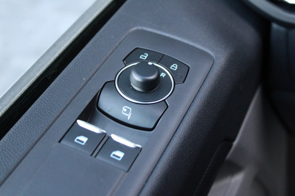 Ford Transit Custom 320 2.0 TDCI L2H1 Limited 170pk - 2x Schuifdeur - Adaptive Cruise - Blind spot - Navigatie - Camera - Draadloos laden - Stoelver