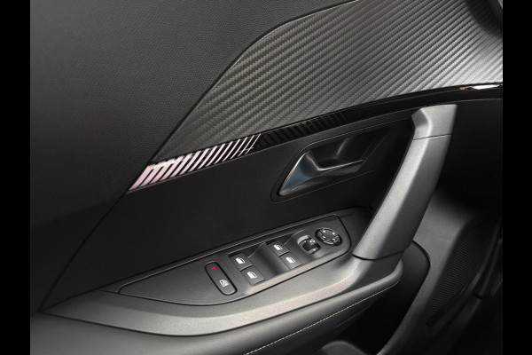 Peugeot 2008 1.2 PureTech Allure 145pk Aut.Navi Pano 360° dodehoek Camera ACC Carbon Apple Carplay & Android Auto Virtual Cockpit