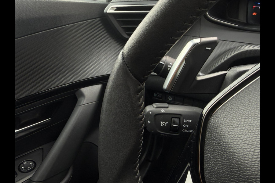 Peugeot 2008 1.2 PureTech Allure 145pk Aut.Navi Pano 360° dodehoek Camera ACC Carbon Apple Carplay & Android Auto Virtual Cockpit