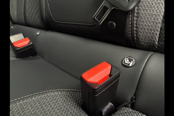 Peugeot 2008 1.2 PureTech Allure 145pk Aut.Navi Pano 360° dodehoek Camera ACC Carbon Apple Carplay & Android Auto Virtual Cockpit