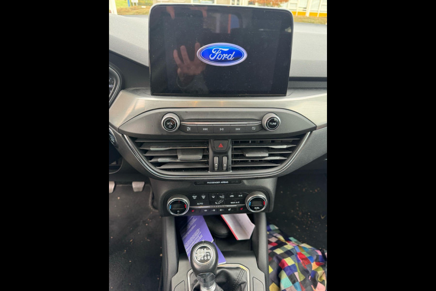 Ford FOCUS Wagon 1.0 EcoBoost Titanium Business | Trekhaak | Adaptieve cruise control | Winter Pack |