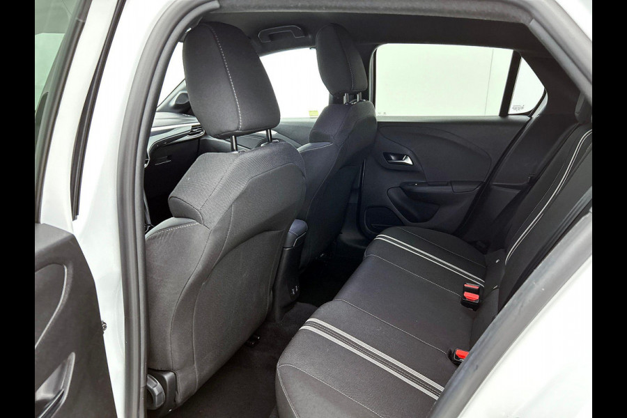Opel Corsa 1.2 Turbo 136pk Automaat Hybrid GS Line | Navigatie | Apple Carplay/ Android Auto | Camera | Parkeersensoren | Cruise Control | Stoel- en stuurverwarming | Lichtmetalen velgen | Getinte ramen