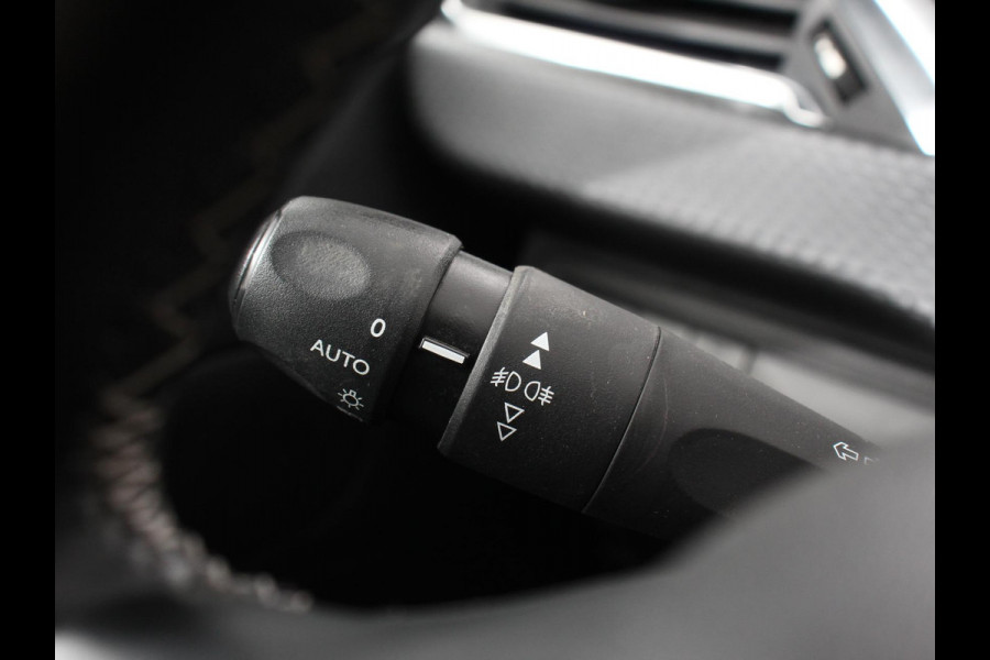 Peugeot 208 1.2 PureTech 110pk Automaat Allure | Cruise control | Parkeersensoren achter | LED | Navigatie | Climate Control | Extra Getint glas | Lichtmetalen Velgen