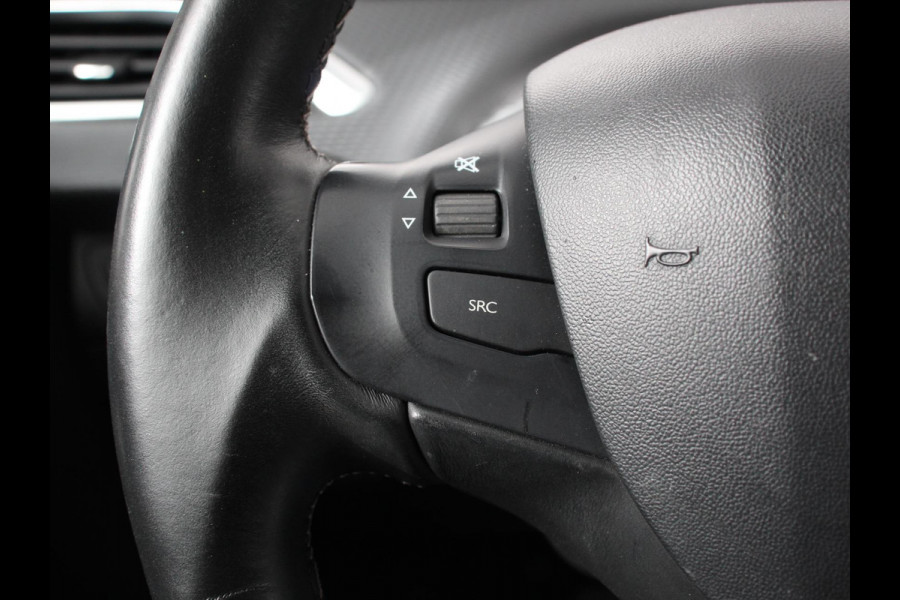 Peugeot 208 1.2 PureTech 110pk Automaat Allure | Cruise control | Parkeersensoren achter | LED | Navigatie | Climate Control | Extra Getint glas | Lichtmetalen Velgen