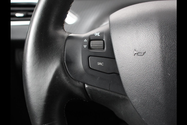 Peugeot 208 1.2 PureTech 110pk Automaat Allure | Cruise control | Parkeersensoren achter | LED | Navigatie | Climate Control | Extra Getint glas | Lichtmetalen Velgen
