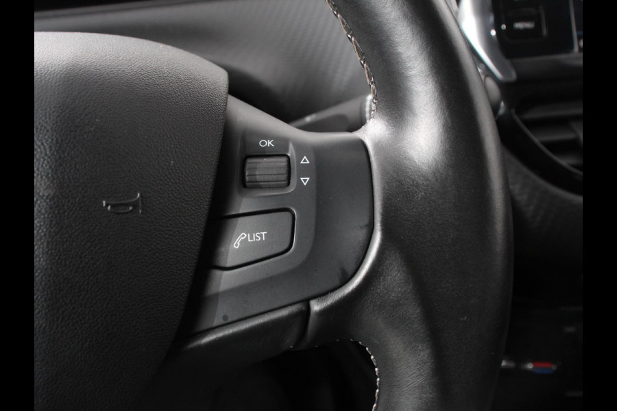 Peugeot 208 1.2 PureTech 110pk Automaat Allure | Cruise control | Parkeersensoren achter | LED | Navigatie | Climate Control | Extra Getint glas | Lichtmetalen Velgen