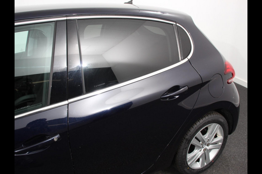 Peugeot 208 1.2 PureTech 110pk Automaat Allure | Cruise control | Parkeersensoren achter | LED | Navigatie | Climate Control | Extra Getint glas | Lichtmetalen Velgen