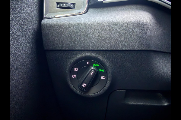 Škoda Karoq 1.5 TSI ACT Sportline Business|Pano Trekhaak Dealer OH Sportstoelen App Connect ACC Canton Elektrische kofferklep Nap