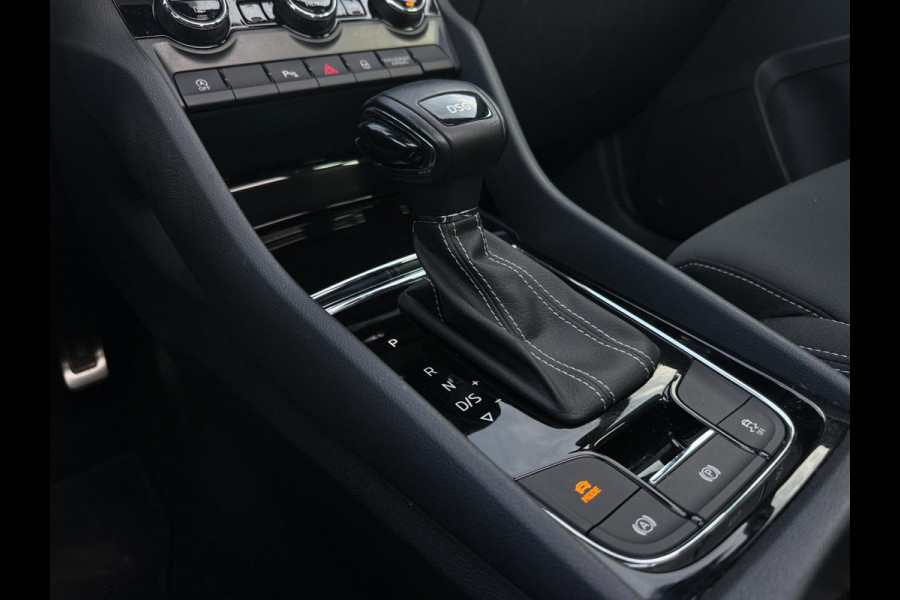 Škoda Karoq 1.5 TSI ACT Sportline Business|Pano Trekhaak Dealer OH Sportstoelen App Connect ACC Canton Elektrische kofferklep Nap