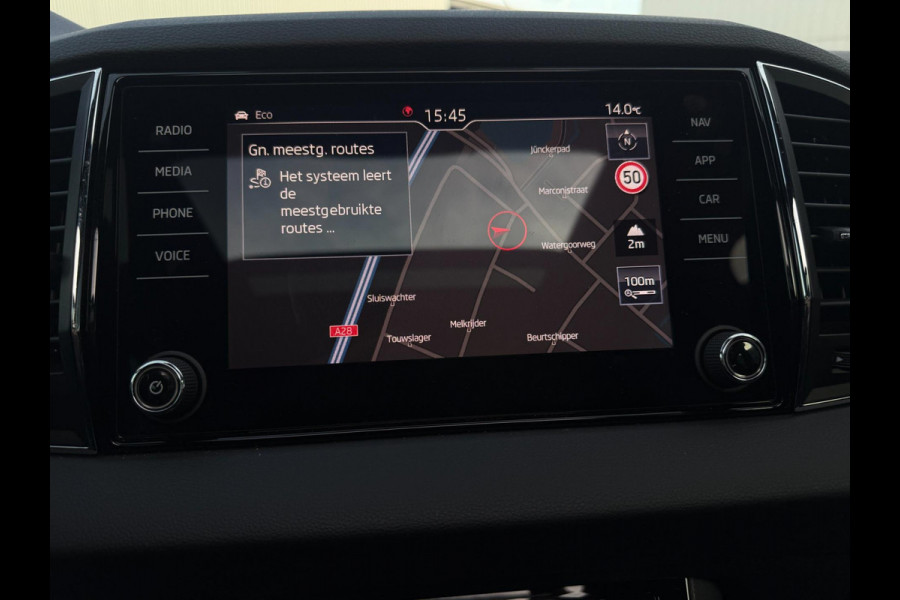 Škoda Karoq 1.5 TSI ACT Sportline Business|Pano Trekhaak Dealer OH Sportstoelen App Connect ACC Canton Elektrische kofferklep Nap