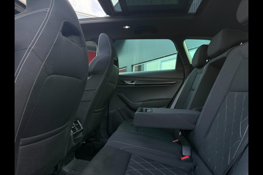Škoda Karoq 1.5 TSI ACT Sportline Business|Pano Trekhaak Dealer OH Sportstoelen App Connect ACC Canton Elektrische kofferklep Nap