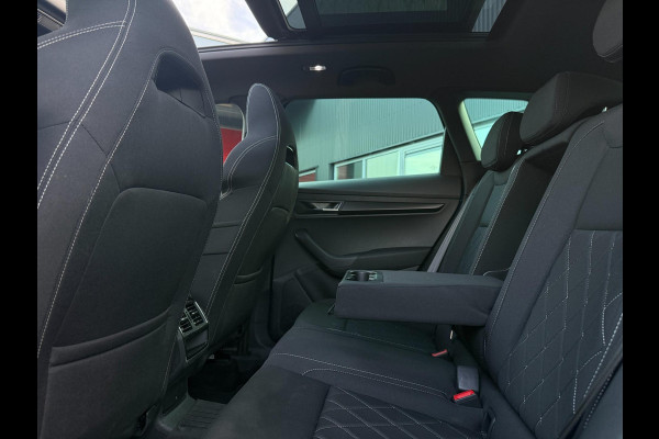 Škoda Karoq 1.5 TSI ACT Sportline Business|Pano Trekhaak Dealer OH Sportstoelen App Connect ACC Canton Elektrische kofferklep Nap