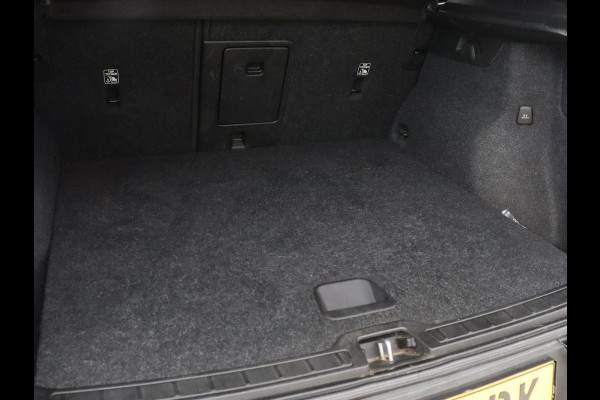 Volvo XC40 1.5 T4 Recharge Business | Adaptive cruise | Camera | Carplay | Navigatie | Full LED | 18'' | Parkeerhulp | Digital Cockpit | PHEV | Plug In