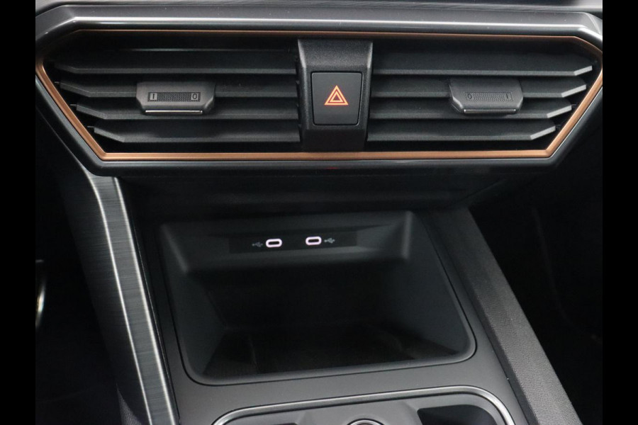 CUPRA Leon 1.4 eHybrid VZ | 245pk | Trekhaak | Stoelverwarming | Adaptive cruise | Carplay | Navigatie | Stuurverwarming | Keyless | Full LED | Sportstoelen | PHEV | Plug In