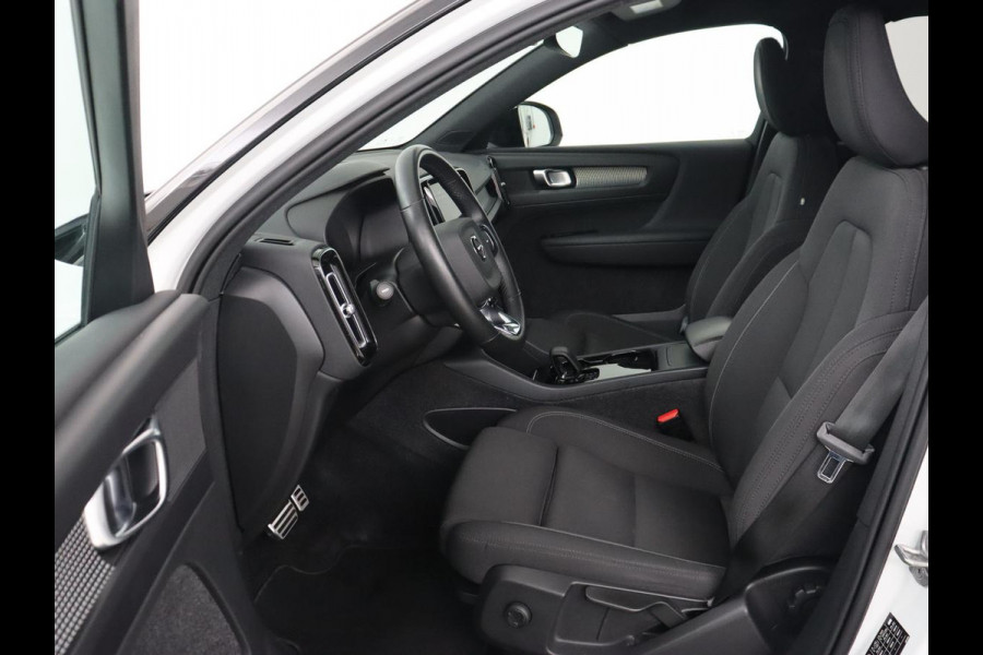 Volvo XC40 Recharge Core | Stoel & stuurverwarming | 20'' | Camera | Carplay | Navigatie | Getint glas | Full LED | DAB | Parkeerhulp | Inscription metallic lak