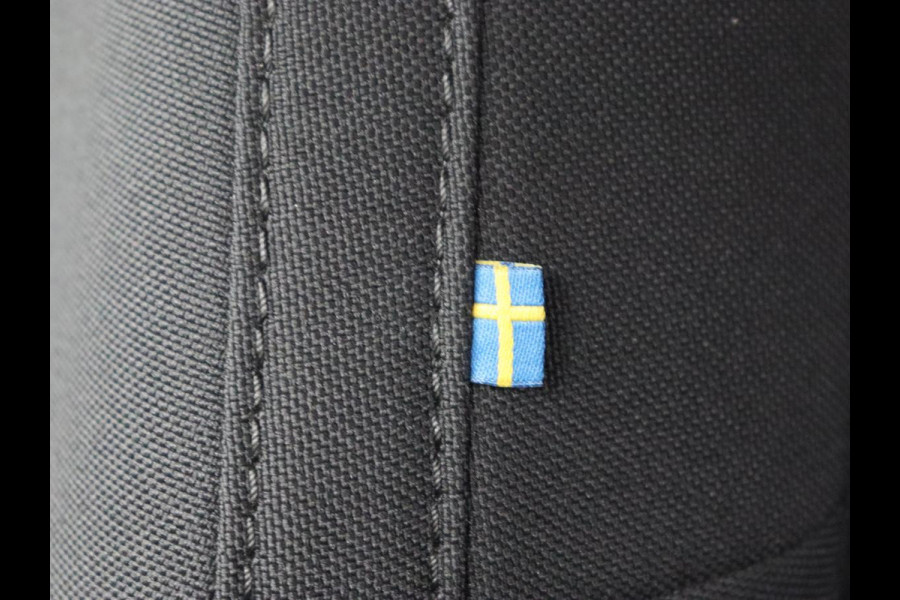 Volvo XC40 Recharge Core | Stoel & stuurverwarming | 20'' | Camera | Carplay | Navigatie | Getint glas | Full LED | DAB | Parkeerhulp | Inscription metallic lak