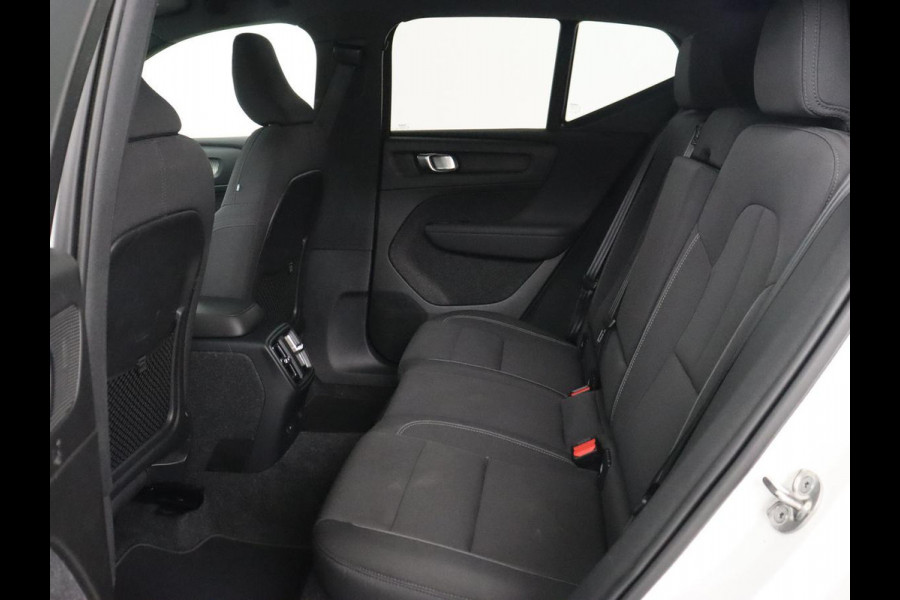 Volvo XC40 Recharge Core | Stoel & stuurverwarming | 20'' | Camera | Carplay | Navigatie | Getint glas | Full LED | DAB | Parkeerhulp | Inscription metallic lak