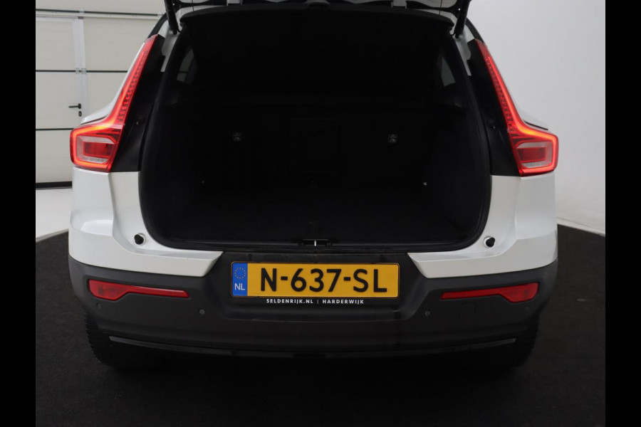 Volvo XC40 Recharge Core | Stoel & stuurverwarming | 20'' | Camera | Carplay | Navigatie | Getint glas | Full LED | DAB | Parkeerhulp | Inscription metallic lak