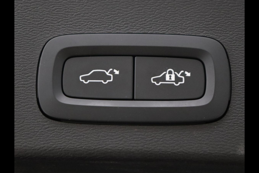 Volvo XC40 Recharge Core | Stoel & stuurverwarming | 20'' | Camera | Carplay | Navigatie | Getint glas | Full LED | DAB | Parkeerhulp | Inscription metallic lak