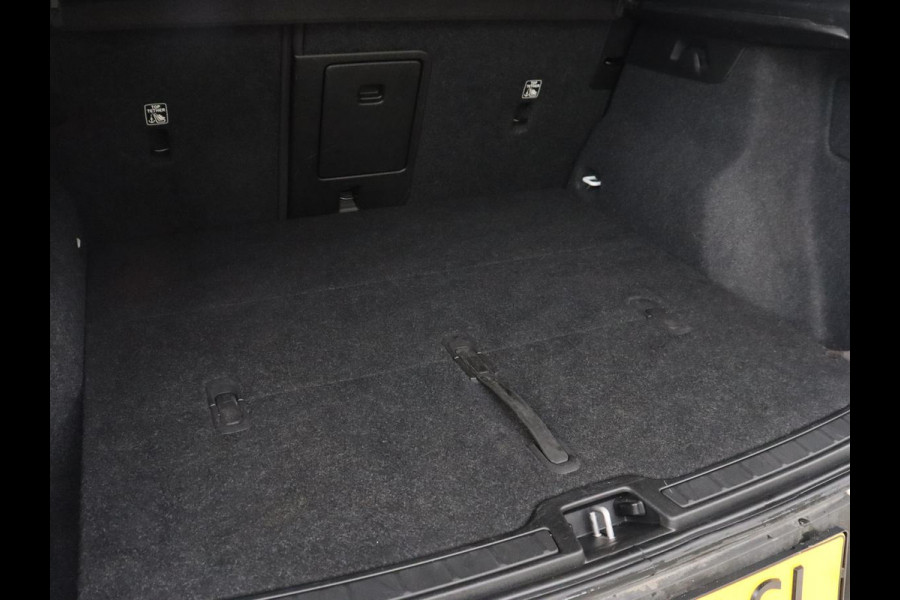 Volvo XC40 Recharge Core | Stoel & stuurverwarming | 20'' | Camera | Carplay | Navigatie | Getint glas | Full LED | DAB | Parkeerhulp | Inscription metallic lak