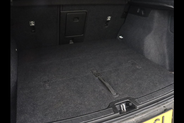 Volvo XC40 Recharge Core | Stoel & stuurverwarming | 20'' | Camera | Carplay | Navigatie | Getint glas | Full LED | DAB | Parkeerhulp | Inscription metallic lak