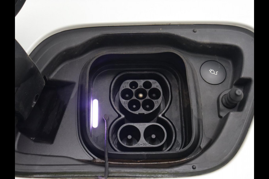 Volvo XC40 Recharge Core | Stoel & stuurverwarming | 20'' | Camera | Carplay | Navigatie | Getint glas | Full LED | DAB | Parkeerhulp | Inscription metallic lak