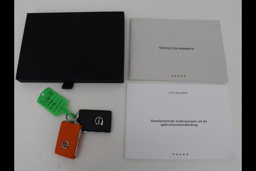 Volvo XC40 Recharge Core | Stoel & stuurverwarming | 20'' | Camera | Carplay | Navigatie | Getint glas | Full LED | DAB | Parkeerhulp | Inscription metallic lak