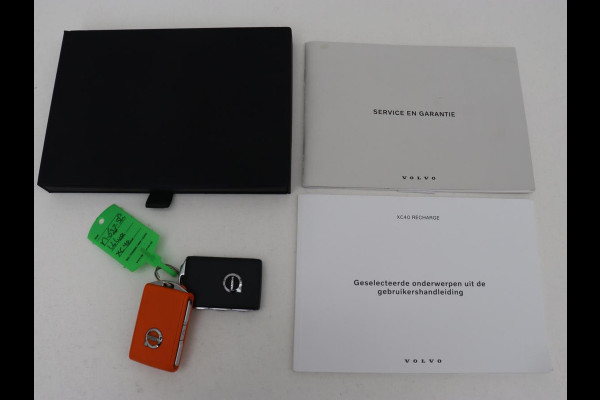 Volvo XC40 Recharge Core | Stoel & stuurverwarming | 20'' | Camera | Carplay | Navigatie | Getint glas | Full LED | DAB | Parkeerhulp | Inscription metallic lak