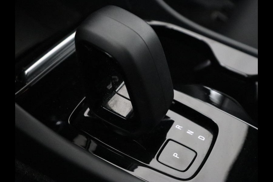 Volvo XC40 Recharge Core | Stoel & stuurverwarming | 20'' | Camera | Carplay | Navigatie | Getint glas | Full LED | DAB | Parkeerhulp | Inscription metallic lak