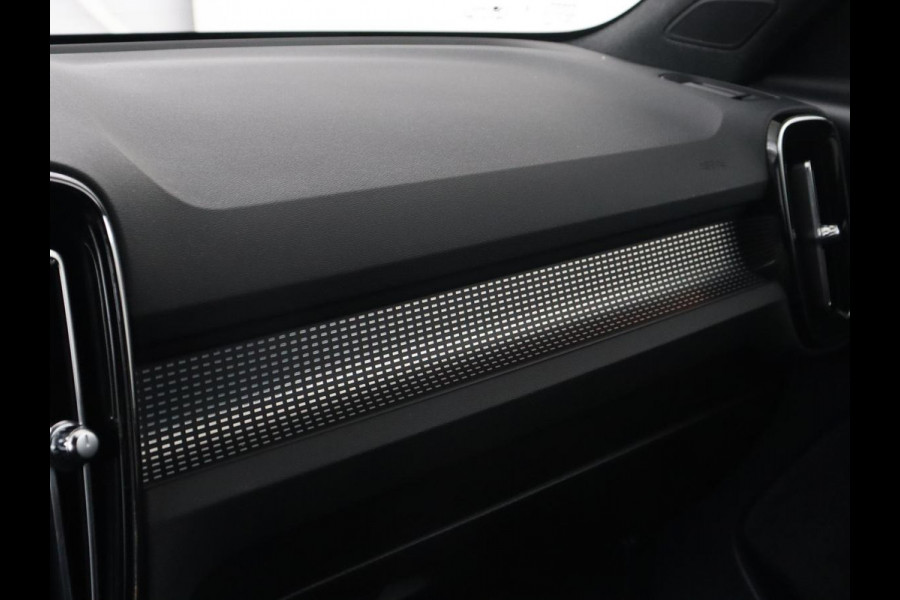 Volvo XC40 Recharge Core | Stoel & stuurverwarming | 20'' | Camera | Carplay | Navigatie | Getint glas | Full LED | DAB | Parkeerhulp | Inscription metallic lak