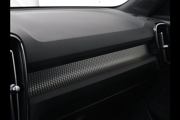 Volvo XC40 Recharge Core | Stoel & stuurverwarming | 20'' | Camera | Carplay | Navigatie | Getint glas | Full LED | DAB | Parkeerhulp | Inscription metallic lak