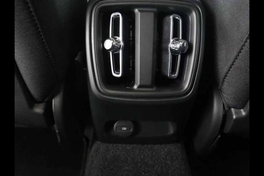Volvo XC40 Recharge Core | Stoel & stuurverwarming | 20'' | Camera | Carplay | Navigatie | Getint glas | Full LED | DAB | Parkeerhulp | Inscription metallic lak