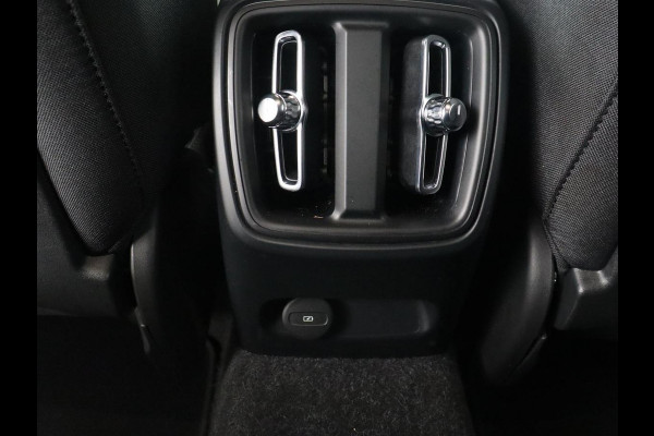 Volvo XC40 Recharge Core | Stoel & stuurverwarming | 20'' | Camera | Carplay | Navigatie | Getint glas | Full LED | DAB | Parkeerhulp | Inscription metallic lak