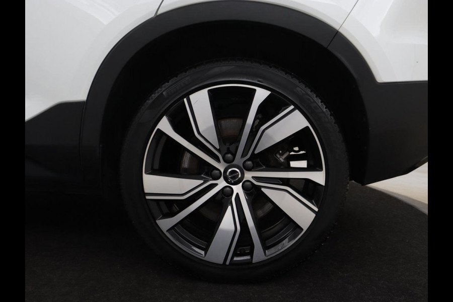 Volvo XC40 Recharge Core | Stoel & stuurverwarming | 20'' | Camera | Carplay | Navigatie | Getint glas | Full LED | DAB | Parkeerhulp | Inscription metallic lak