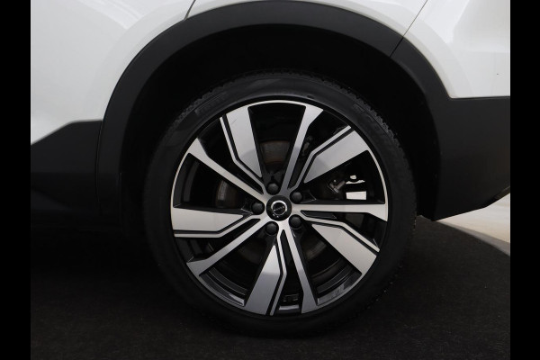 Volvo XC40 Recharge Core | Stoel & stuurverwarming | 20'' | Camera | Carplay | Navigatie | Getint glas | Full LED | DAB | Parkeerhulp | Inscription metallic lak