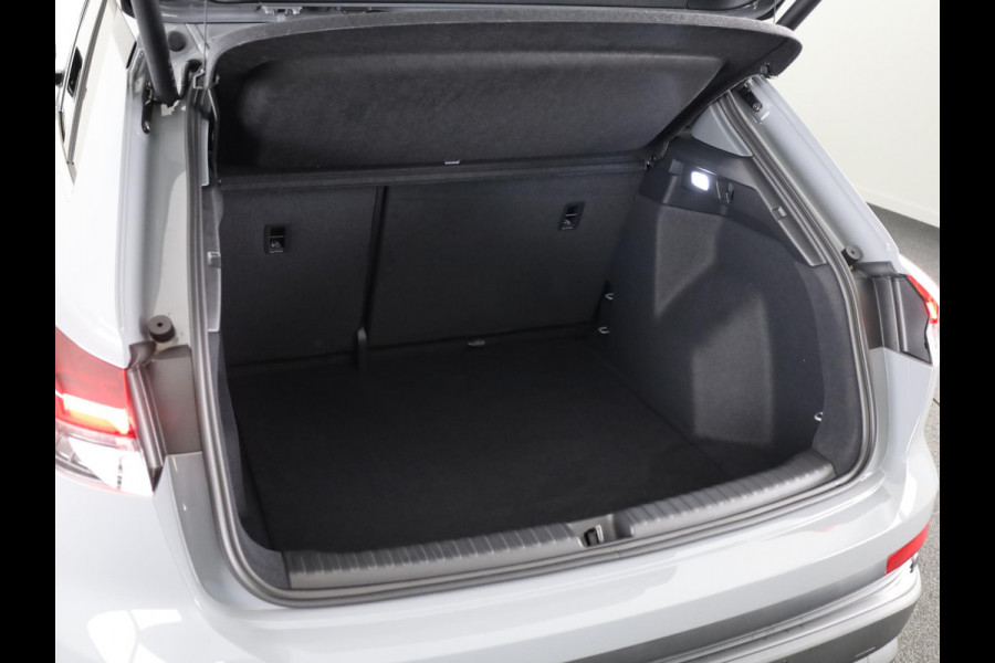 Audi Q4 e-tron 40 Edition 63 kWh | Stoelverwarming voor | Ledkoplampen | Elektrische achterklep | 19'' lichtmetalen velgen |