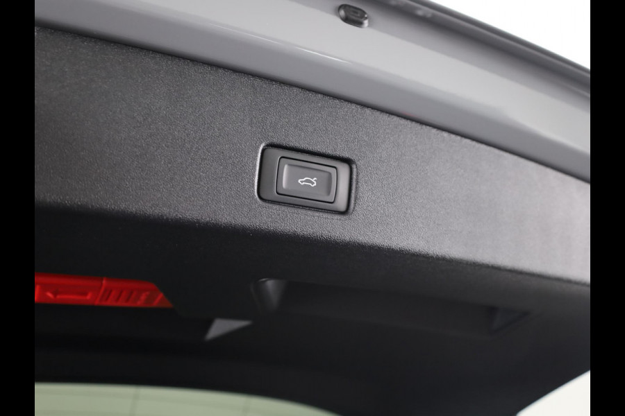 Audi Q4 e-tron 40 Edition 63 kWh | Stoelverwarming voor | Ledkoplampen | Elektrische achterklep | 19'' lichtmetalen velgen |