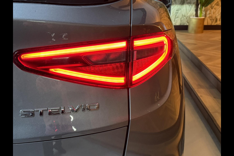 Alfa Romeo Stelvio 2.0 Turbo First Edition Garantie Memory StuurVW StoelVW Camera Elek Achterklep Leder Cruise Clima Navi Rijklaar