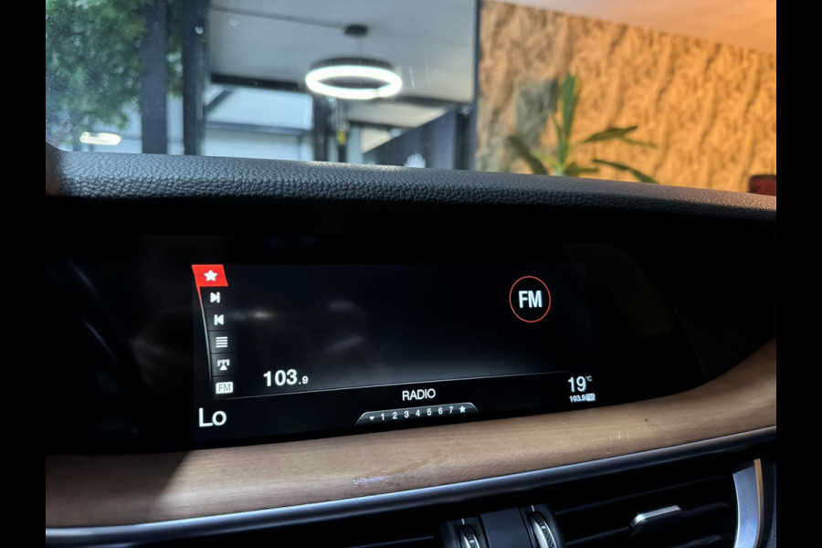 Alfa Romeo Stelvio 2.0 Turbo First Edition Garantie Memory StuurVW StoelVW Camera Elek Achterklep Leder Cruise Clima Navi Rijklaar