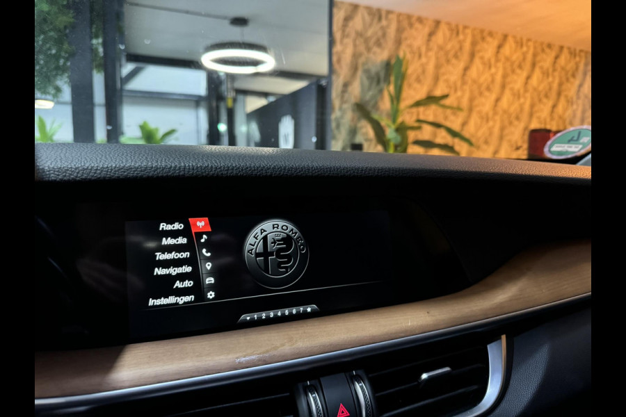 Alfa Romeo Stelvio 2.0 Turbo First Edition Garantie Memory StuurVW StoelVW Camera Elek Achterklep Leder Cruise Clima Navi Rijklaar