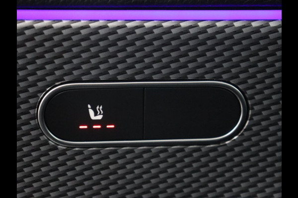 Mercedes-Benz A-Klasse 200 Urban | Panoramadak | Carplay | Stoelverwarming | Burmester Surround | Half leder | Sfeerverlichting | Camera | Navigatie | Full LED | Park Assist | Widescreen