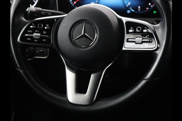 Mercedes-Benz A-Klasse 200 Urban | Panoramadak | Carplay | Stoelverwarming | Burmester Surround | Half leder | Sfeerverlichting | Camera | Navigatie | Full LED | Park Assist | Widescreen