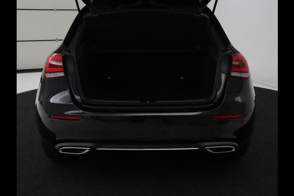 Mercedes-Benz A-Klasse 200 Urban | Panoramadak | Carplay | Stoelverwarming | Burmester Surround | Half leder | Sfeerverlichting | Camera | Navigatie | Full LED | Park Assist | Widescreen